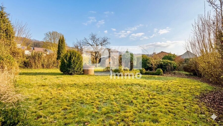 Gepflegtes 1 bis 2 Familienhaus in gesuchter Ortsrandlage mit Panoramablick - Gartenbereich / Freisitz 3